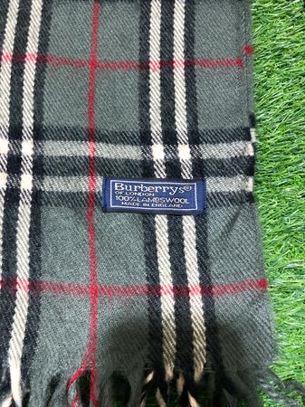 Écharpes Burberry 10 pièces