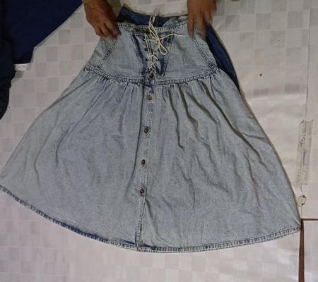 ID 119 UNBRANDED SKIRTS 22 PIECES