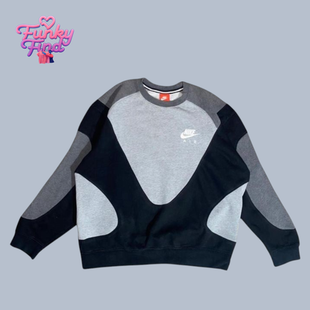 Suéter Refeito com Marca Nike