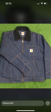 Chaqueta de mezclilla estilo rework.