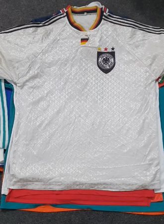 T-shirts de football