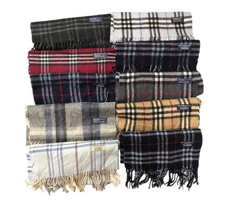 Écharpes Burberry 20 pièces