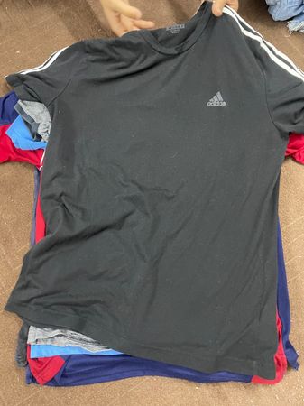 アディダスTシャツ