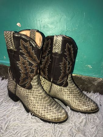 Y2k style boots 50 pieces