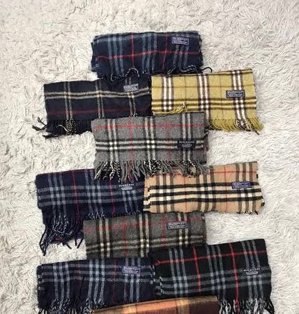 Belles écharpes Burberry 10 pièces