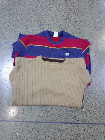 Mezcla de suéteres de marca