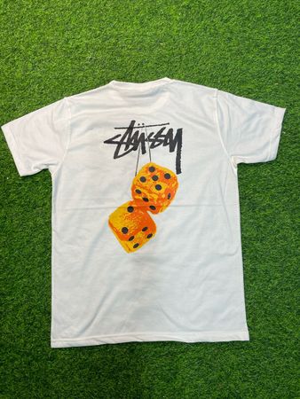 t-shirts blancs stussy avec dés flous (style retravaillé)