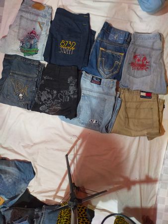 TRUE RELIGION  TOMMY HILFIGER AND OTHER MIX BRANDS MEN WEAR SHORTS TOTAL 12 PIECES (ID 35)