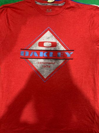 Oakley t shirts 8 pieces