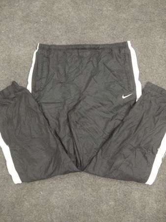 本物のNikeトラックパンツ