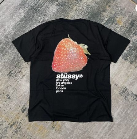 T-shirts retravaillés Stussy & Carhartt choisis sur mesure.