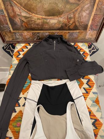 Lululemon Mix Item Bundle. Hauts et leggings.