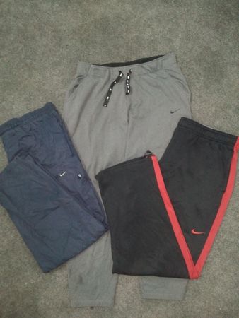 本物のNikeトラックパンツ