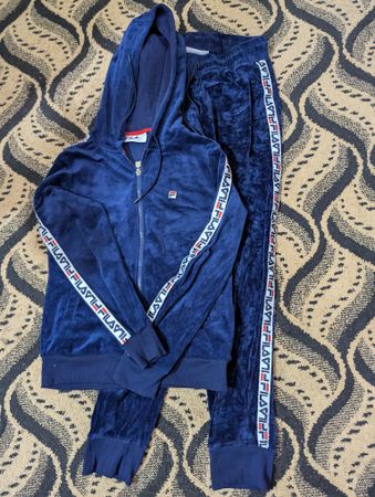 SD0111 - Ensemble de survêtements en velours pour femmes Fila - 64 pièces