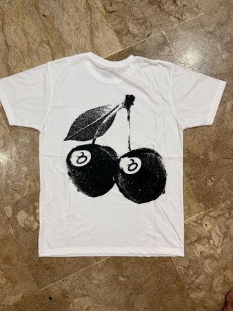 T-shirts imprimés au style retravaillé Stussy