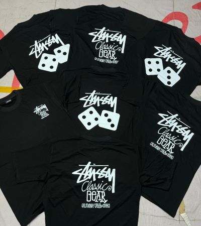 T-shirt noir style retravaillé Stussy
