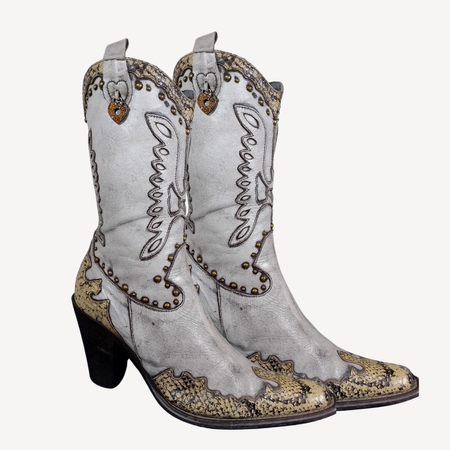 SA#167 Beautiful Cowboy Boots – Ariat, Justin & More – 20 Pairs
