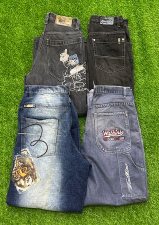 Hiphop jeans 30 pieces .kal karni ,pelle pelle,ecko etc