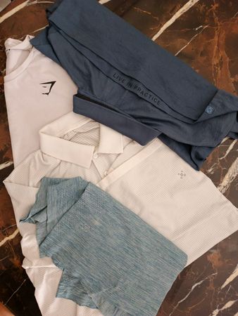 Lululemon&gymshark leggings, pantalons, t-shirts.