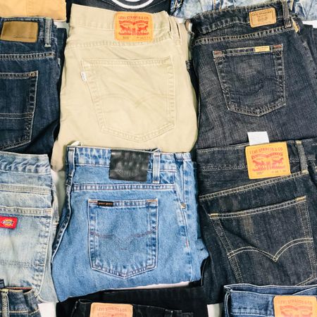 Jeans de marca Levi's, Lee e Wrangler