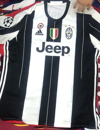 T-shirts de football