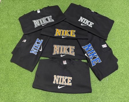 Rework Style Nike schwarzer Pullover.