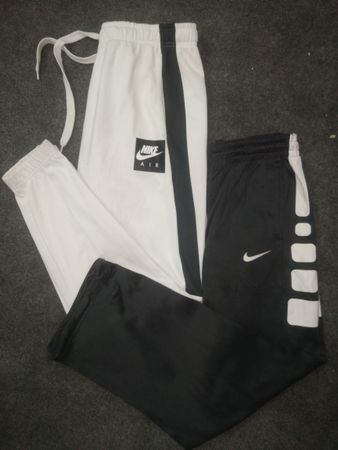 本物のNikeトラックパンツ