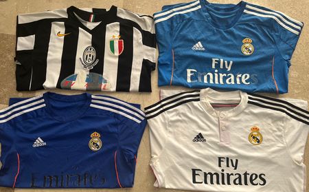 T-shirts de football