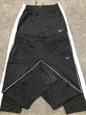 ヴィンテージのNikeトラックパンツ。🔥