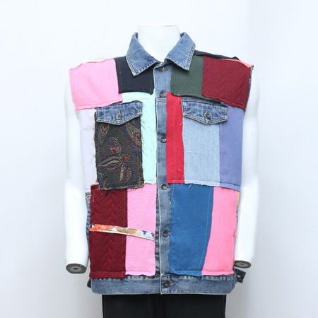 CR208 Upcycled Bunte Patches Knopf-Down Denim-Weste