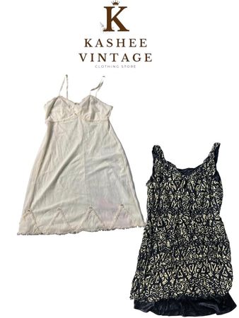 Moderne und Y2K Kleider