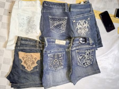 NINE WAIST AND OTHER BRAND MINI SHORTS (ID 669)