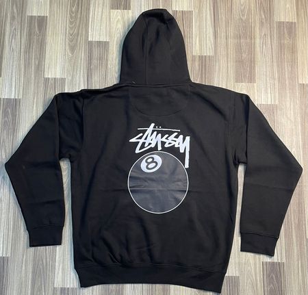 Stussy retravaille des sweats à capuche 8ball.