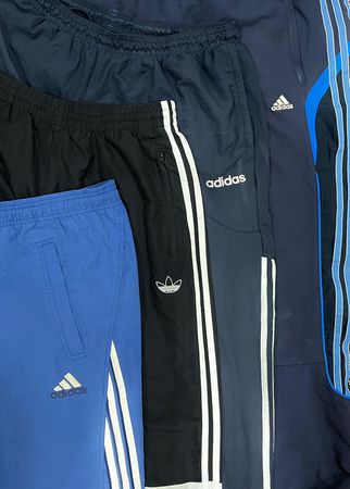 アディダス バギーとナイロン トラックパンツ