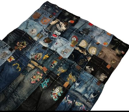 Jeans japoneses y2K com tatuagem