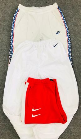 ヴィンテージのNikeトラックパンツ