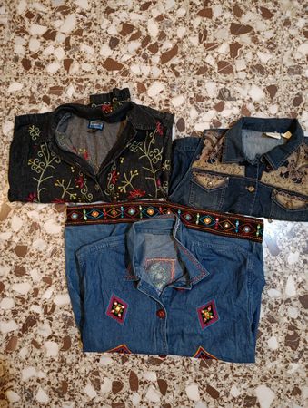 Y2Kデニムジャケット、ユニークな刺繍。