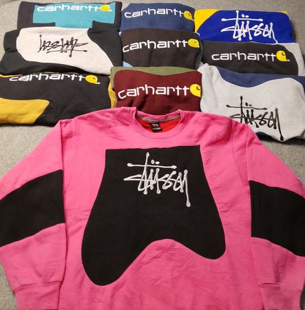 Hoodie de style retravaillé Carhartt x stussy