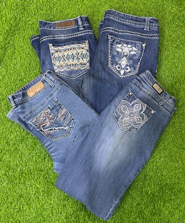 Y2K woman’s flared jeans
