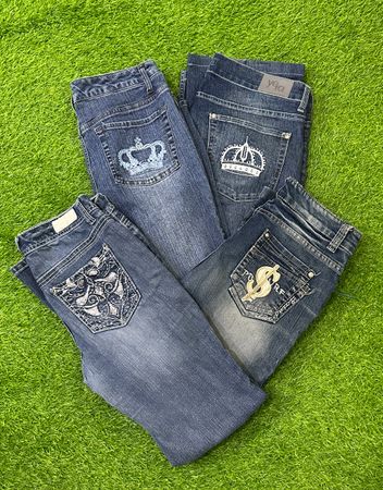 Y2K woman’s flared jeans