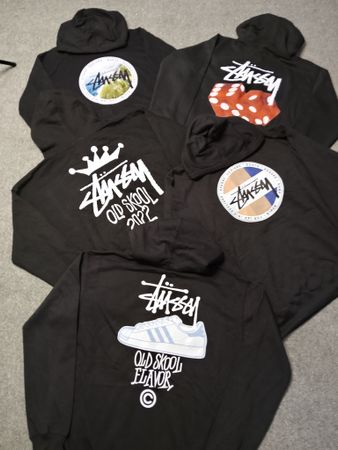 Hoodie retravaillé au style Stussy