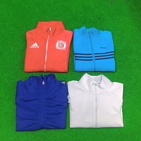 Adidas con media cremallera y cremallera completa