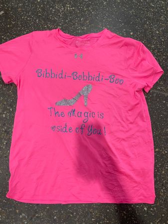 27 | Camisetas com logo