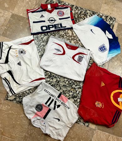 Premium Fußball-Trikots