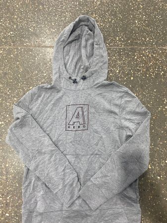 65 | Sudadera con capucha de marca