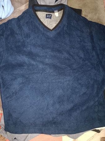 ミックスブランドのスウェットシャツとフーディ