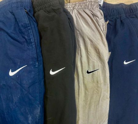 ナイキ シンプルロゴ トラックパンツ