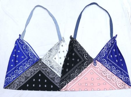 CR4981 UPGEZOGENES BANDANA-TASCHE