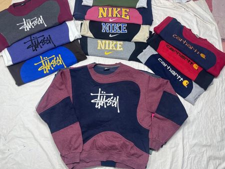 Stussyリワークスタイルのスウェットシャツ