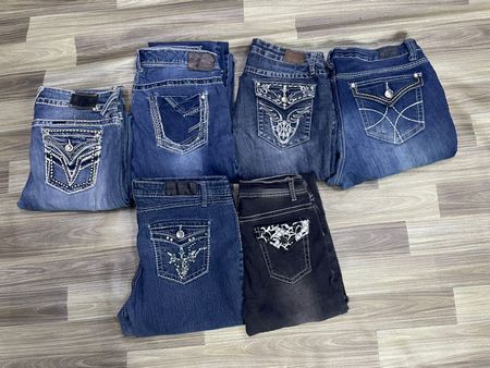 Calças flare bordadas